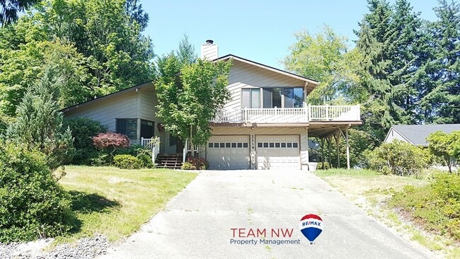 property at 2216 Dublin Dr NW