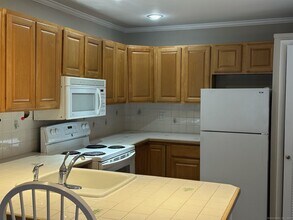 560.5 Rock Rimmon Rd in Stamford, CT - Building Photo - Building Photo