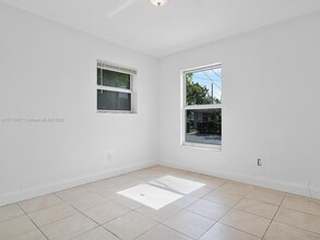 821 NW 5th Ave in Hallandale Beach, FL - Building Photo - Building Photo