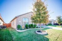 6928 Helm Ln in Fort Worth, TX - Foto de edificio - Building Photo