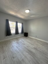9248 Collins Ave, Unit 105 in Surfside, FL - Foto de edificio - Building Photo