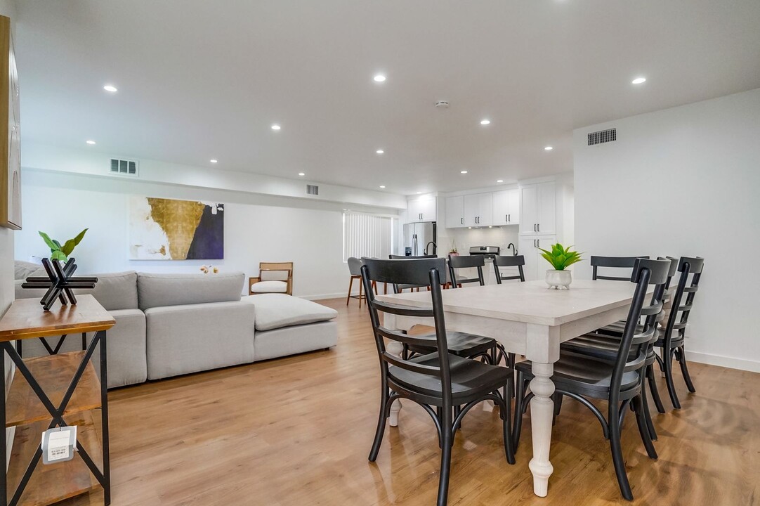 5324 Whitsett Ave-Unit -5326 Whitsett Ave in Los Angeles, CA - Building Photo