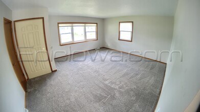 2645 2nd Ave in Marion, IA - Building Photo - Building Photo