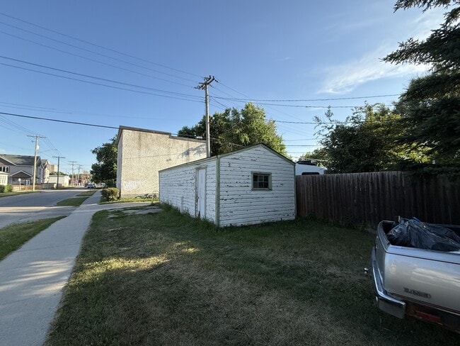 180 Bertrand St in Winnipeg, MB - Building Photo - Building Photo