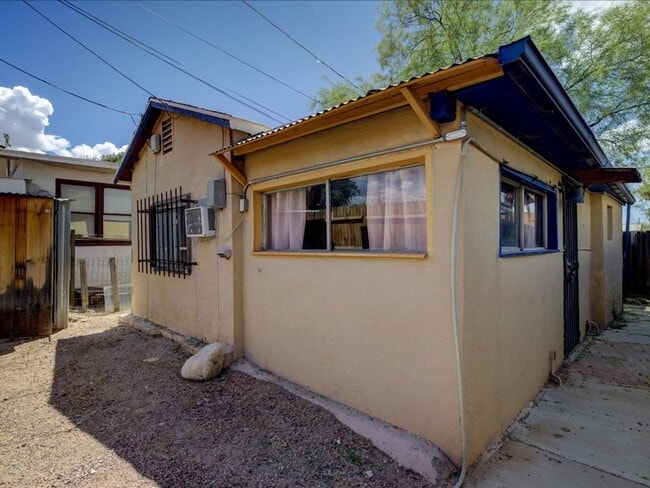 property at 520 E Helen St