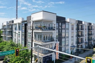 841 Memorial in Atlanta, GA - Building Photo