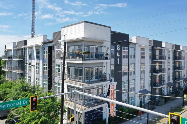 841 Memorial Apartments