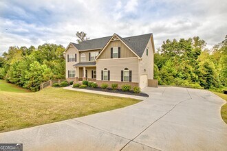 180 Charleston Dr in Senoia, GA - Building Photo - Building Photo