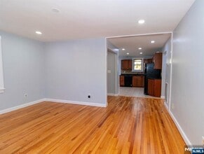 14-20-20 11th St in Fair Lawn, NJ - Building Photo - Building Photo