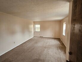 441 6th St, Unit Apt B in Oakmont, PA - Building Photo
