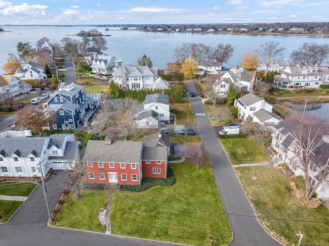 property at 25 Cove Rd