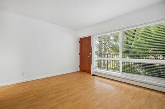 Melbourne Apartments in Seattle, WA - Building Photo - Interior Photo