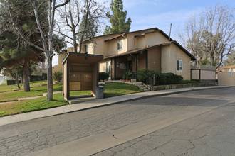 South Real Gardens Apartments in Bakersfield, CA - Building Photo - Building Photo