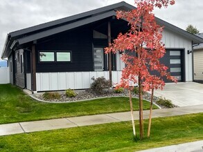 1520 W Moselle Dr in Dalton Gardens, ID - Building Photo - Building Photo