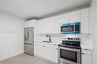 3574 NW 12th St in Miami, FL - Building Photo - Building Photo