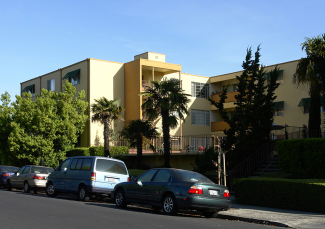 75 Arch St Apartment in Redwood City, CA - Foto de edificio - Building Photo