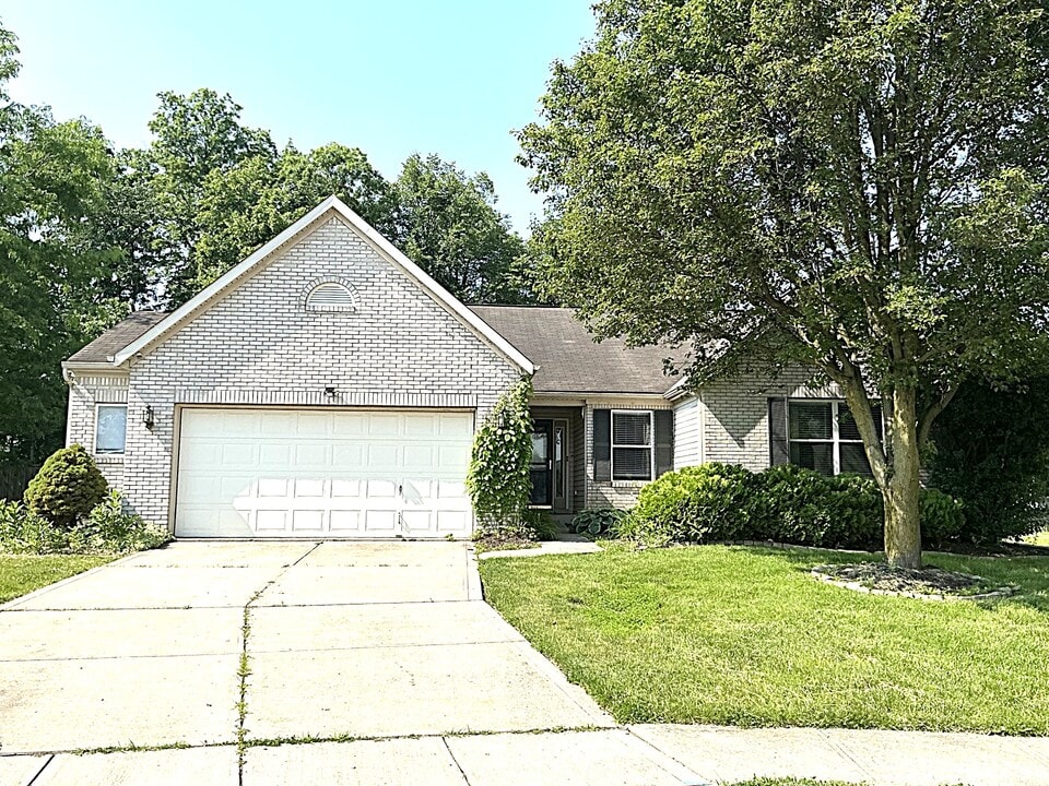 5220 Bogey Dr in Indianapolis, IN - Building Photo