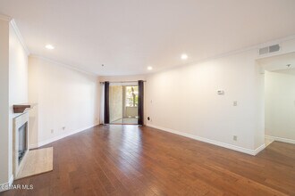 5744 Oak Bend Ln in Oak Park, CA - Building Photo - Building Photo