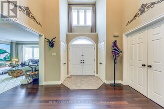 4220 Millcroft Park Dr in Burlington, ON - Building Photo - Building Photo