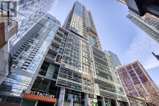 375 King St W in Toronto, ON - Building Photo