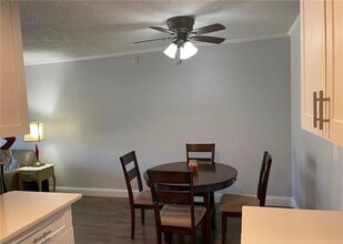 7340 York Ave S, Unit 104 in Minneapolis, MN - Foto de edificio - Building Photo