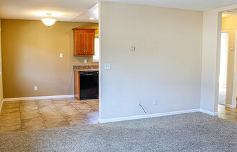 1021 19th St in Paso Robles, CA - Building Photo - Interior Photo