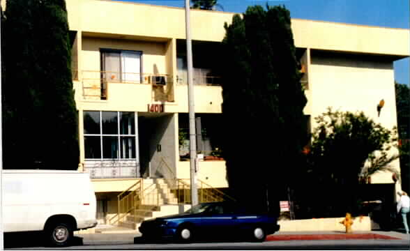 1400 N Fairfax Ave in West Hollywood, CA - Foto de edificio