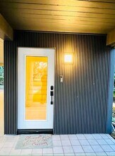 1001 Gilford St in Oldsmar, FL - Building Photo - Building Photo