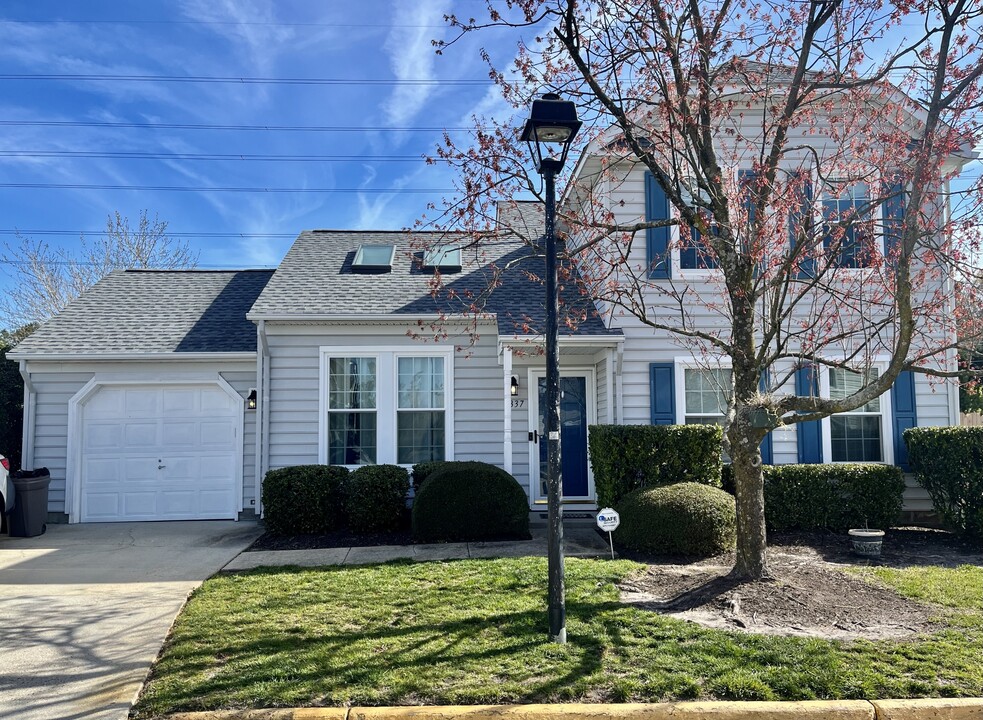 337 Oak Lake Run in Chesapeake, VA - Foto de edificio