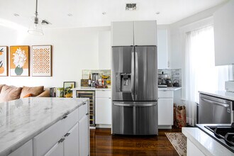 46 Cameron St, Unit 4 in Brookline, MA - Foto de edificio - Building Photo