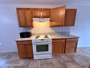 1064 Helena Ave NW in Palm Bay, FL - Building Photo - Building Photo