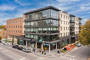 District House in Oak Park, IL - Building Photo