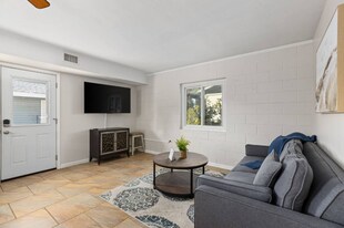 321 W Kalmia St in Fallbrook, CA - Building Photo