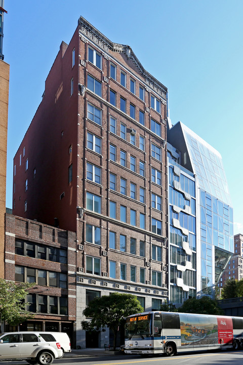 521 W 23rd St in New York, NY - Building Photo