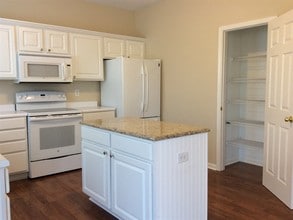 12728 Bent Oak Ct in Indianapolis, IN - Foto de edificio - Building Photo