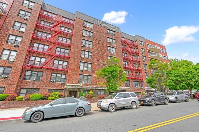 87-20 175th St-Unit -1K in Queens, NY - Building Photo - Building Photo