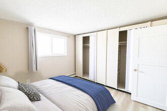 Mount Royal on 14th Apartments in Calgary, AB - Building Photo - Building Photo