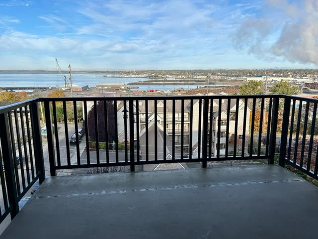 700 N State St, Unit 402 in Bellingham, WA - Building Photo - Building Photo