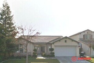 10817 Vista Del Rancho Dr in Bakersfield, CA - Building Photo