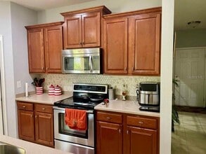 2803 Winglewood Cir in Lutz, FL - Building Photo - Building Photo