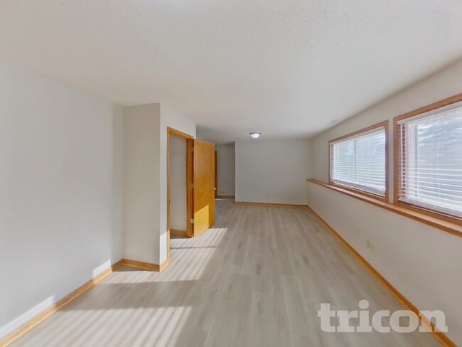 3830 144th St W in Rosemount, MN - Foto de edificio - Building Photo