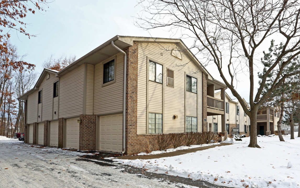 Lakeview Village Apartments in Kenosha, WI - Foto de edificio