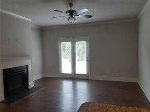 6512 Crosscreek Ln in Flowery Branch, GA - Foto de edificio - Building Photo