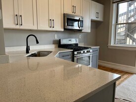1420 W Taylor St, Unit Apt 2R in Chicago, IL - Building Photo