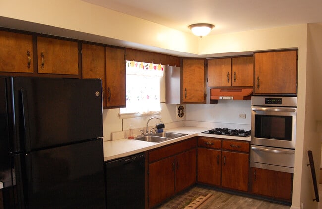 979 Glasgow St in Pottstown, PA - Building Photo - Building Photo