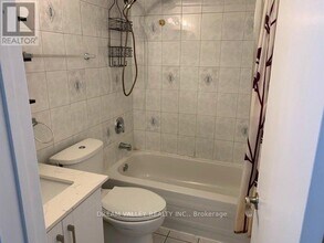 20 Glanvil Crescent in Toronto, ON - Building Photo - Building Photo