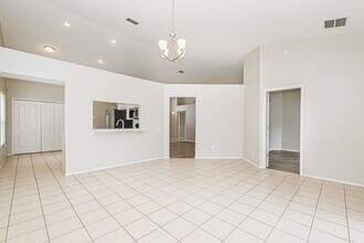 214 Island Water Way in Apollo Beach, FL - Building Photo - Building Photo