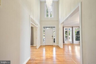 2393 Watters Glen Ct in Falls Church, VA - Building Photo - Building Photo