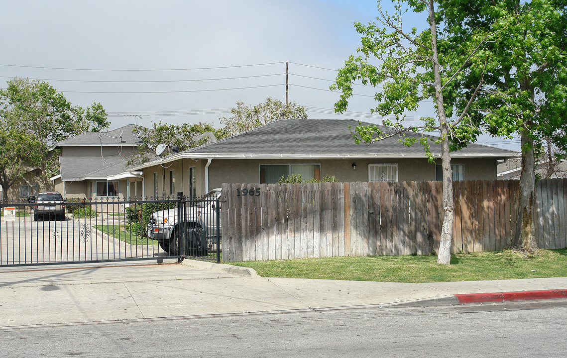 1965 Wallace Ave in Costa Mesa, CA - Building Photo