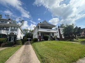 3317 E Scarborough Rd in Cleveland Heights, OH - Building Photo